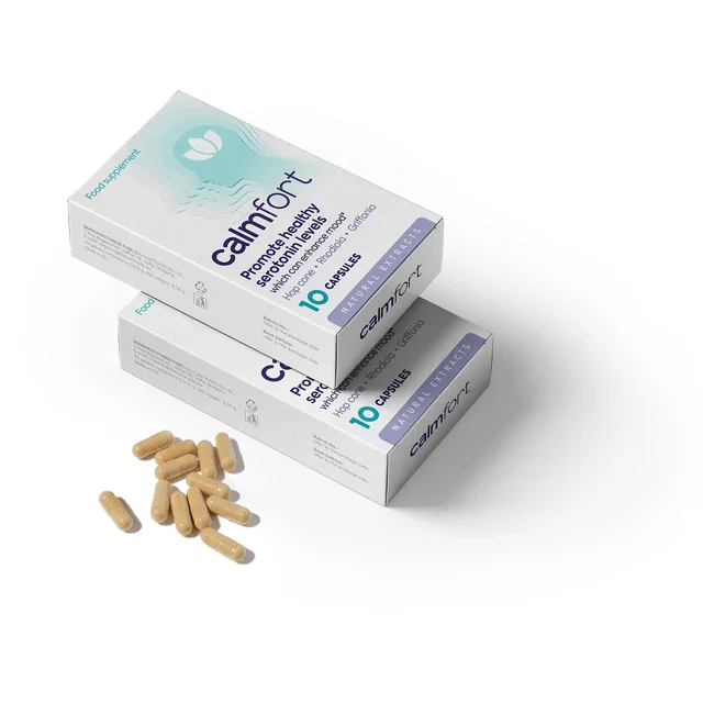 Estuches blancos de Calmfort con cápsulas, extractos de conos de lúpulo, rodiola y griffonia